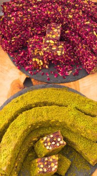 Bol Antep Fıstıklı ve Fındıklı Karışık Kral Lokum 500gr Hediyelik Deri Desenli Kutuda - Vegan, Glikozsuz Lokum